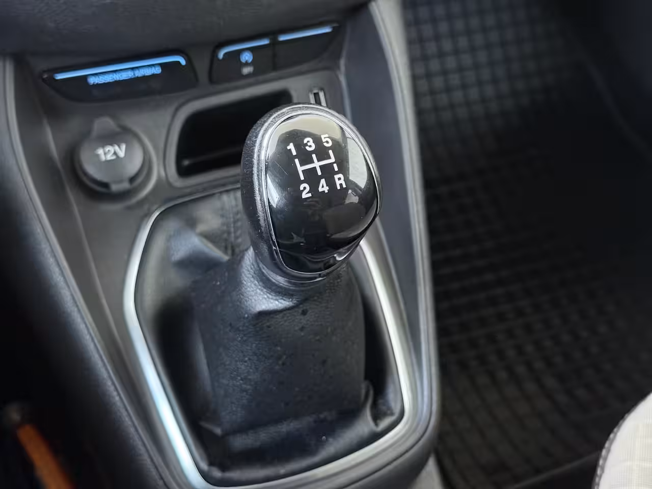 Ford Tourneo Courier 1.0 Titanium 5 persoons | Navigatie | Parkeercamera | Cruise control | LM velgen |