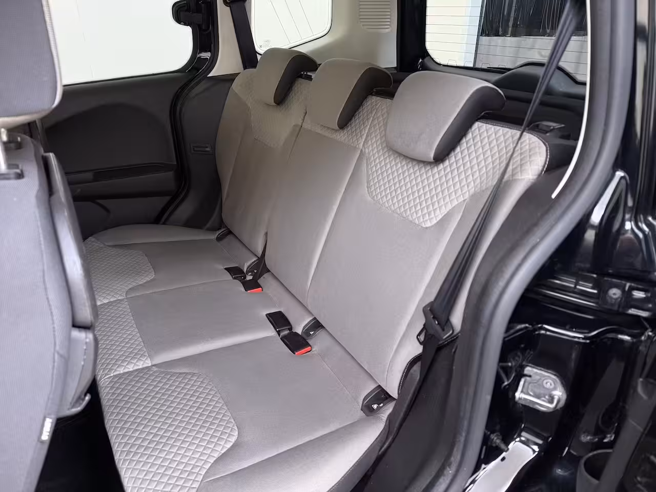 Ford Tourneo Courier 1.0 Titanium 5 persoons | Navigatie | Parkeercamera | Cruise control | LM velgen |