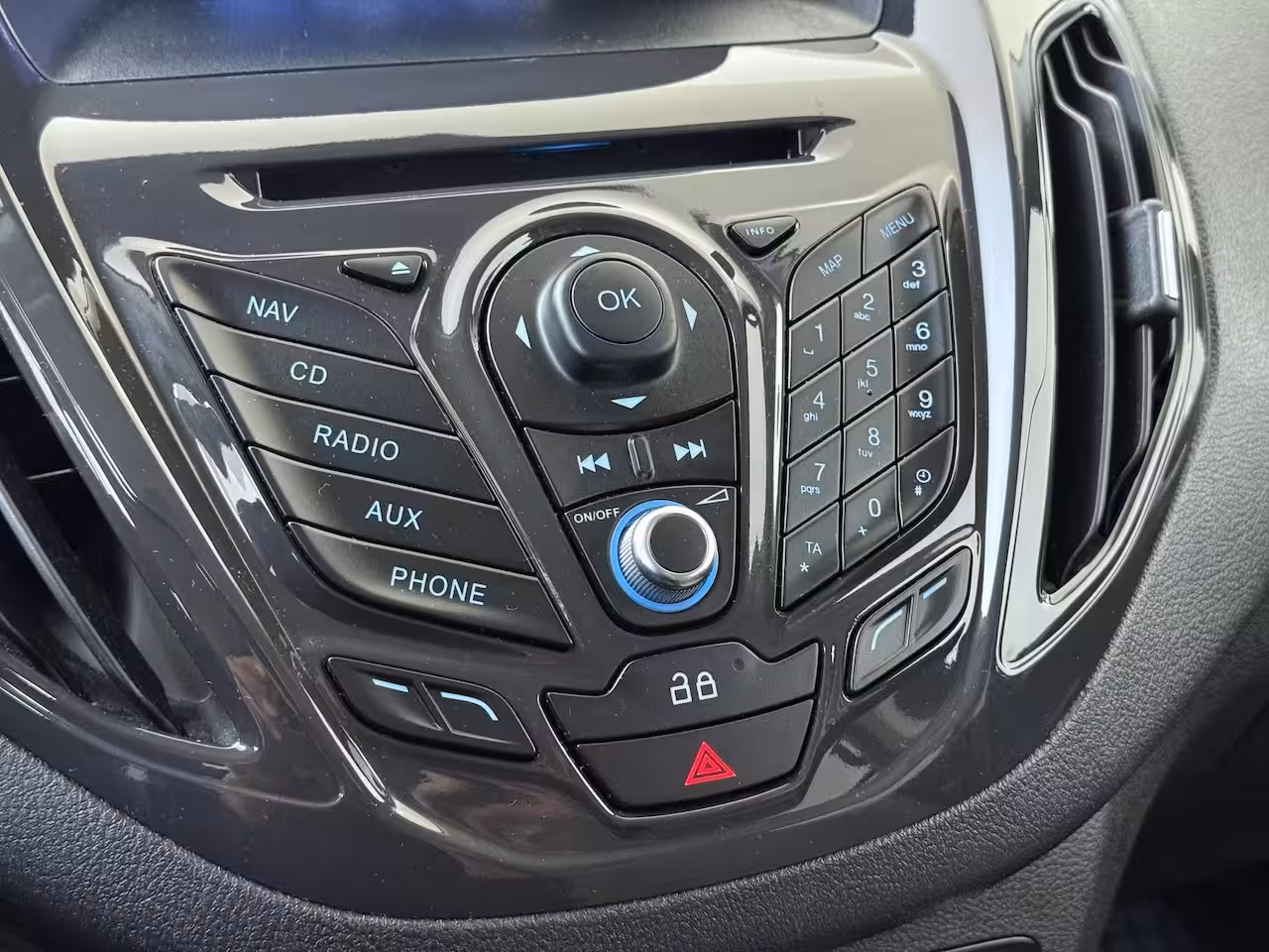 Ford Tourneo Courier 1.0 Titanium 5 persoons | Navigatie | Parkeercamera | Cruise control | LM velgen |
