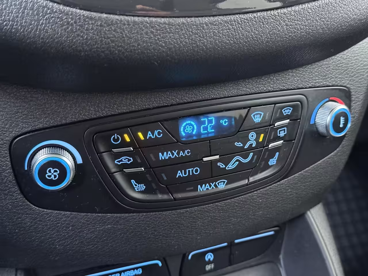 Ford Tourneo Courier 1.0 Titanium 5 persoons | Navigatie | Parkeercamera | Cruise control | LM velgen |