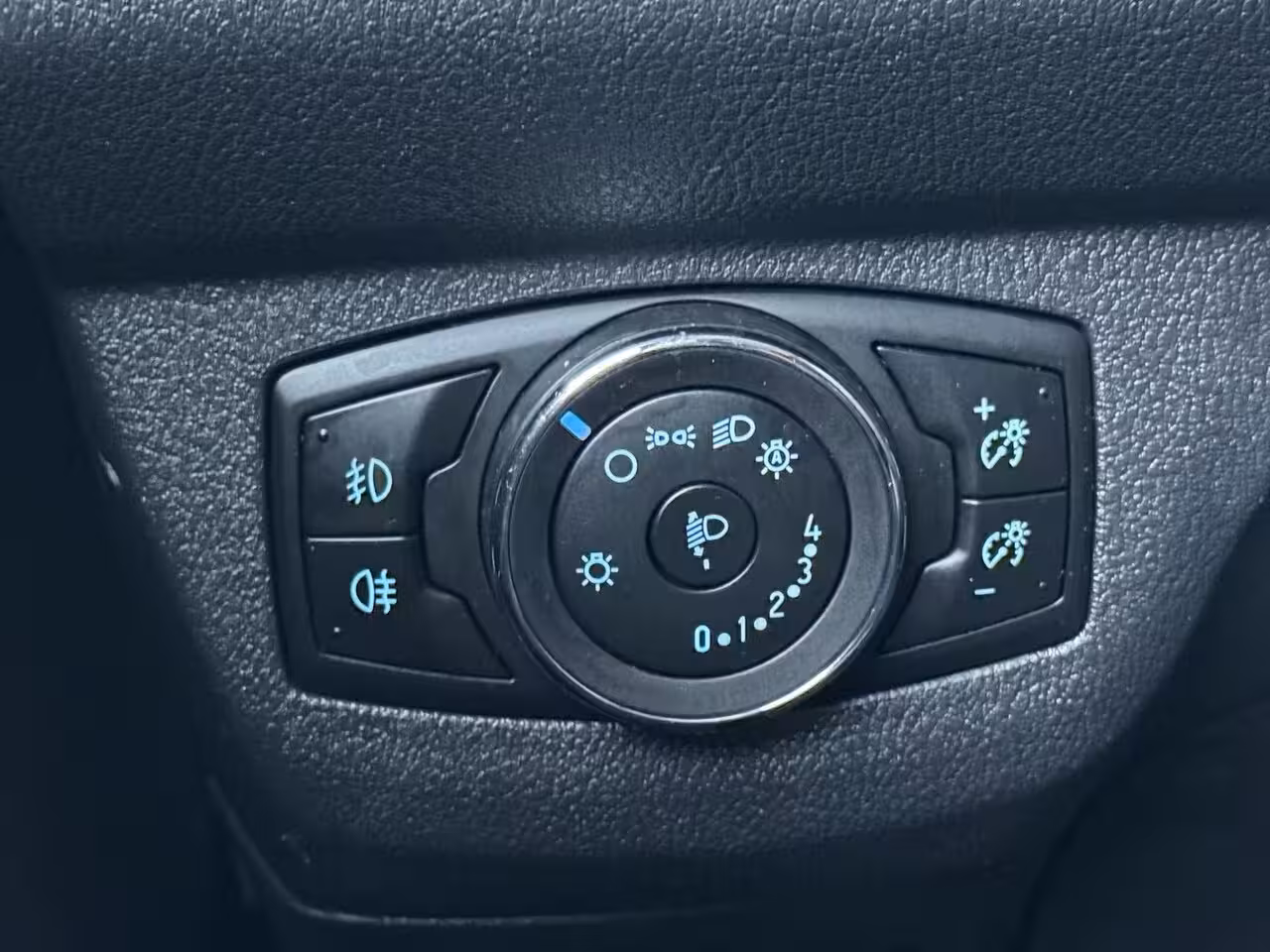 Ford Tourneo Courier 1.0 Titanium 5 persoons | Navigatie | Parkeercamera | Cruise control | LM velgen |