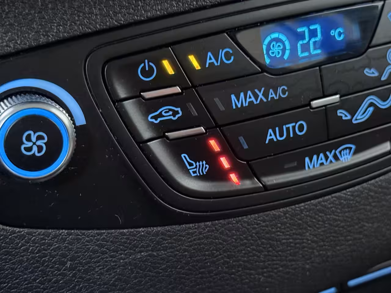 Ford Tourneo Courier 1.0 Titanium 5 persoons | Navigatie | Parkeercamera | Cruise control | LM velgen |