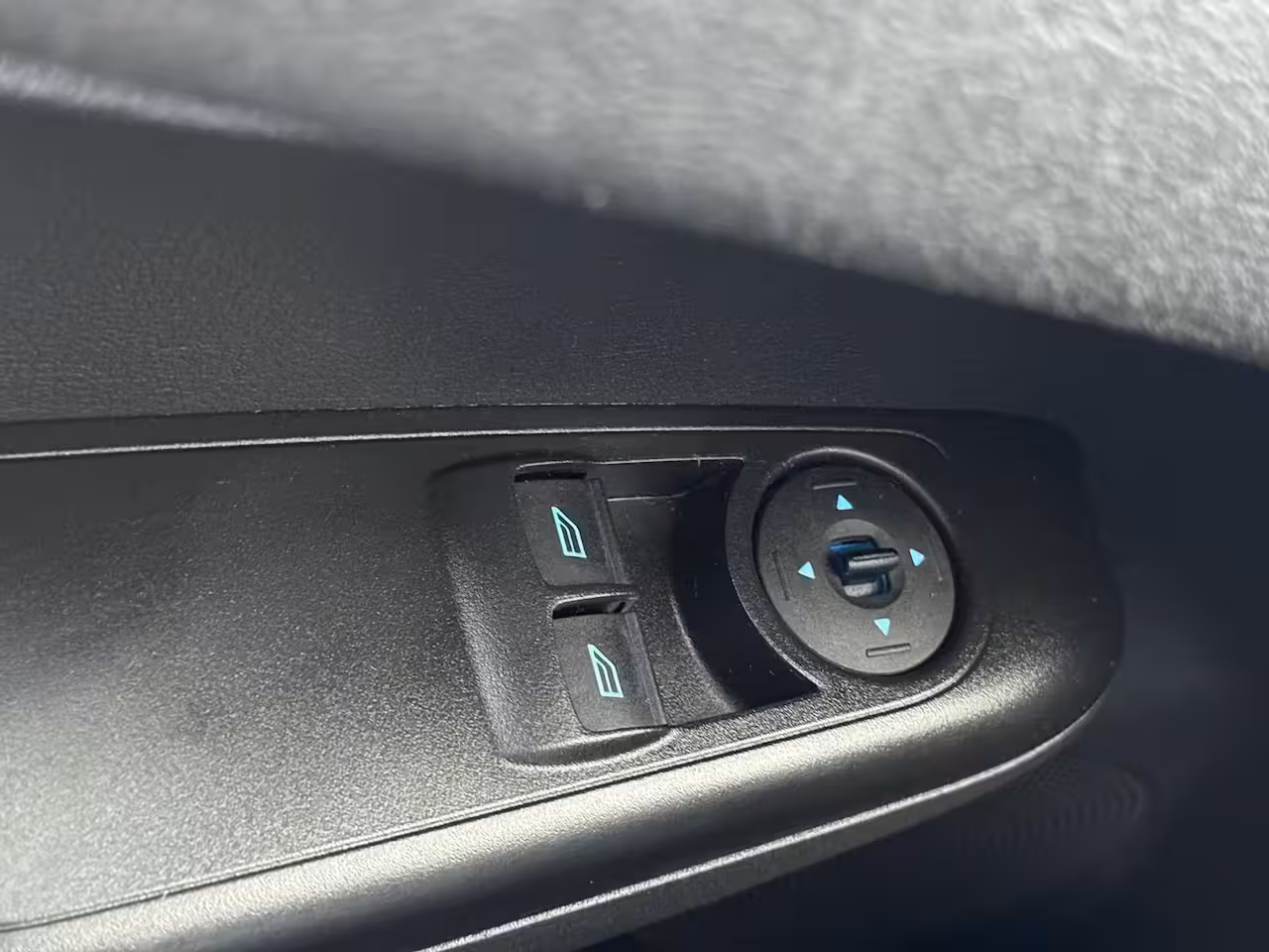 Ford Tourneo Courier 1.0 Titanium 5 persoons | Navigatie | Parkeercamera | Cruise control | LM velgen |