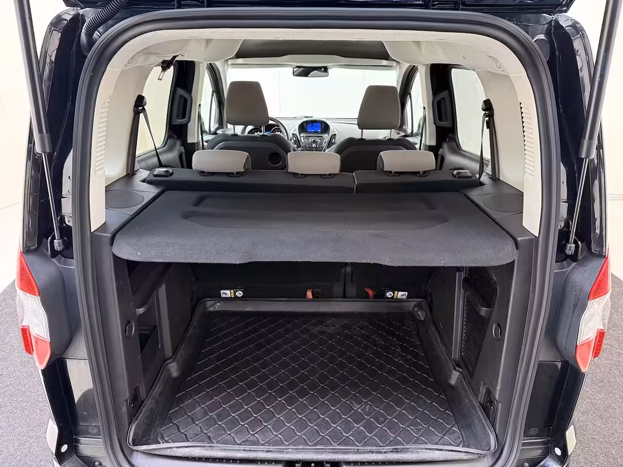Ford Tourneo Courier 1.0 Titanium 5 persoons | Navigatie | Parkeercamera | Cruise control | LM velgen |