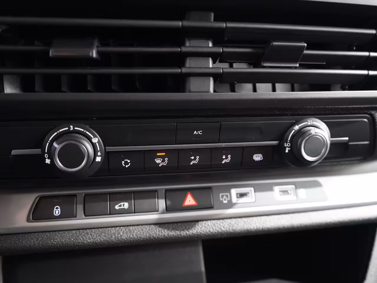 Peugeot e-Expert EV L3 75 kWh | 8 JAAR GARANTIE | | Achteruitrijcamera | Cruise control | Dodehoek detectie