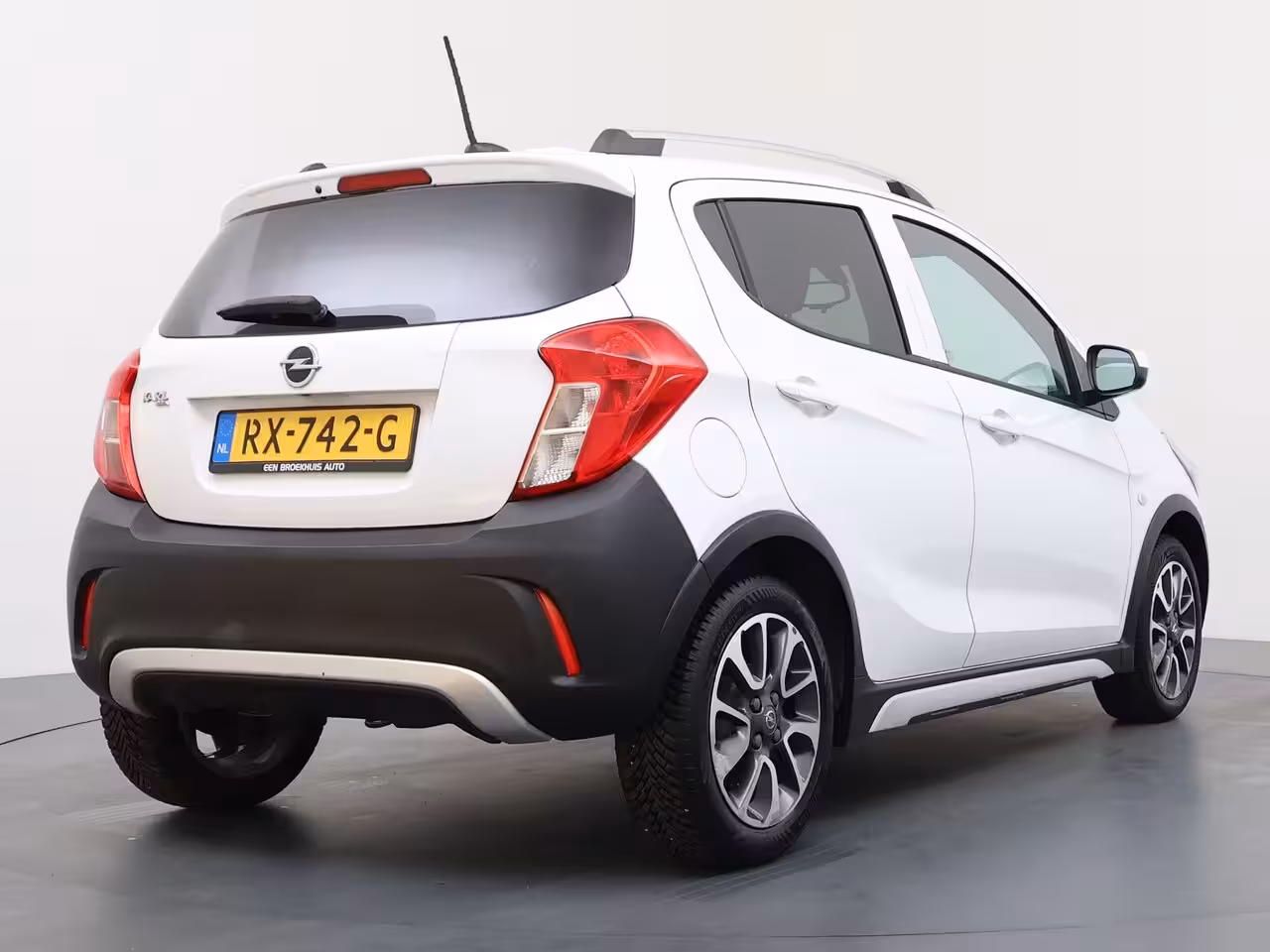 Opel Karl 1.0 Rocks Online Edition / Navigatie / Parkeersensoren / Carplay / Airco / 15'' LMV