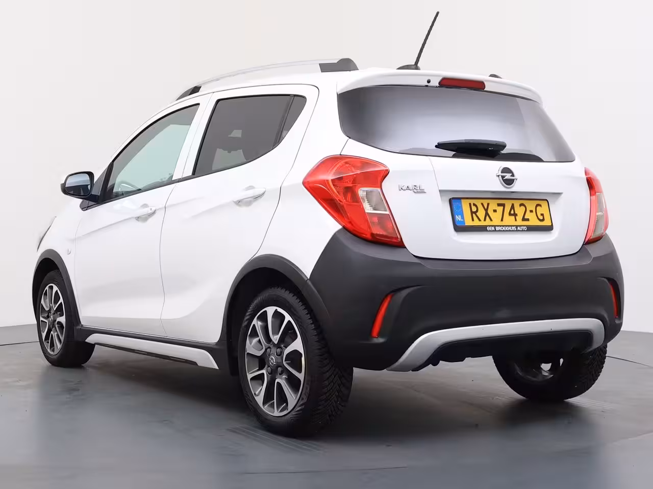 Opel Karl 1.0 Rocks Online Edition / Navigatie / Parkeersensoren / Carplay / Airco / 15'' LMV