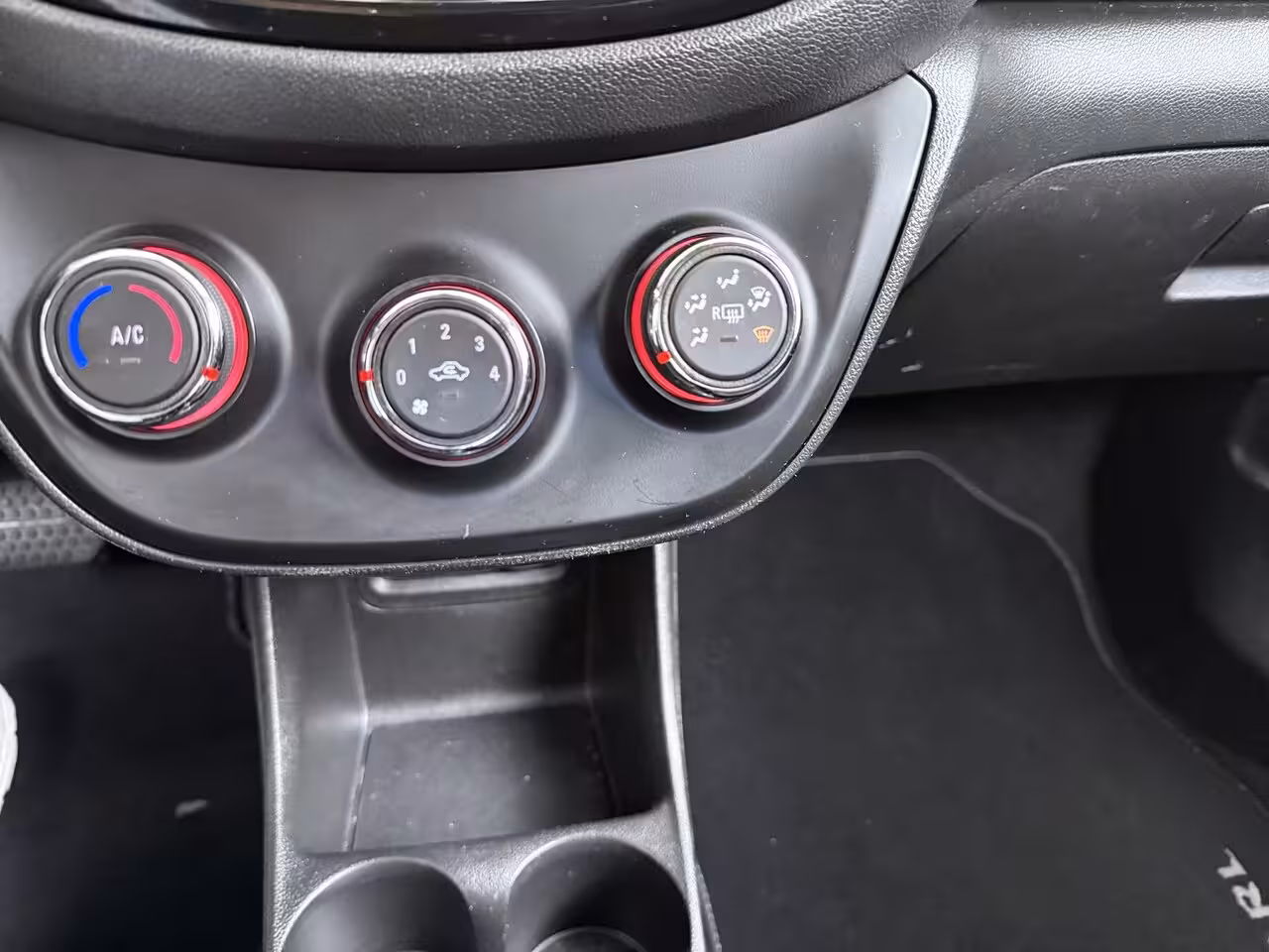 Opel Karl 1.0 Rocks Online Edition / Navigatie / Parkeersensoren / Carplay / Airco / 15'' LMV