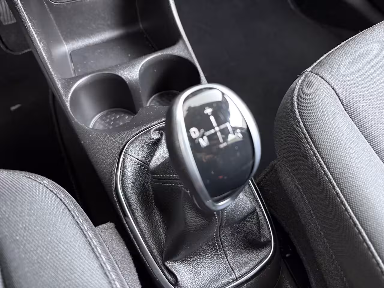 Opel Karl 1.0 Rocks Online Edition / Navigatie / Parkeersensoren / Carplay / Airco / 15'' LMV