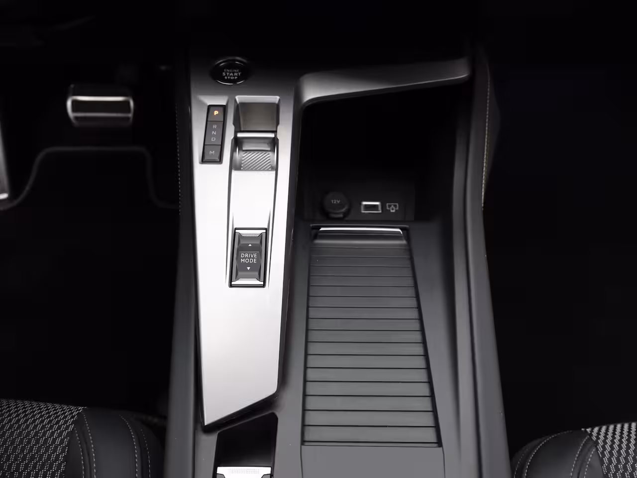 Peugeot 408 GT 1.2 Hybrid 145 e-DCS6 Tot 8 Jaar Garantie | Carplay | Camera 360* | PDC V+A | Stuurverw