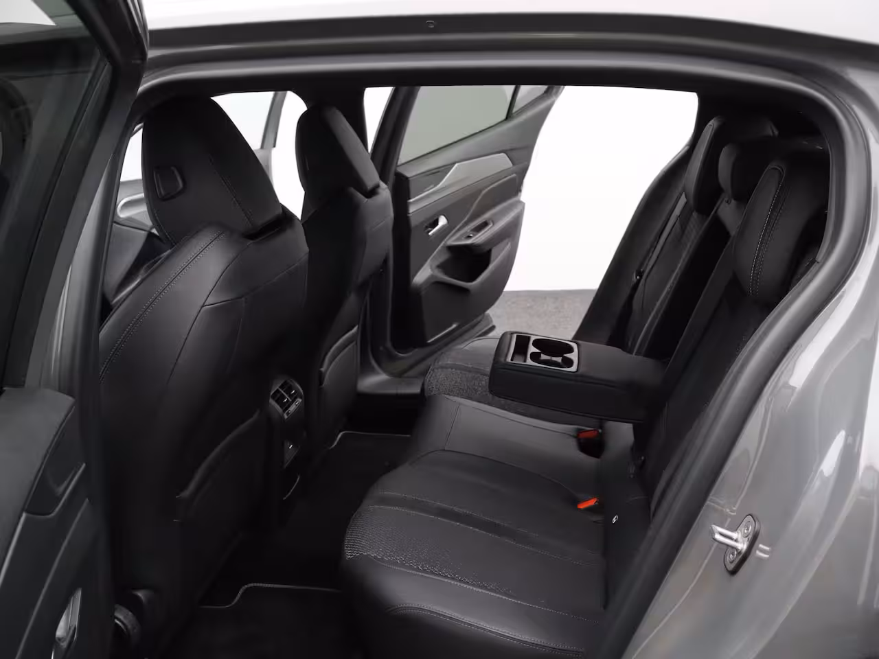 Peugeot 408 GT 1.2 Hybrid 145 e-DCS6 Tot 8 Jaar Garantie | Carplay | Camera 360* | PDC V+A | Stuurverw