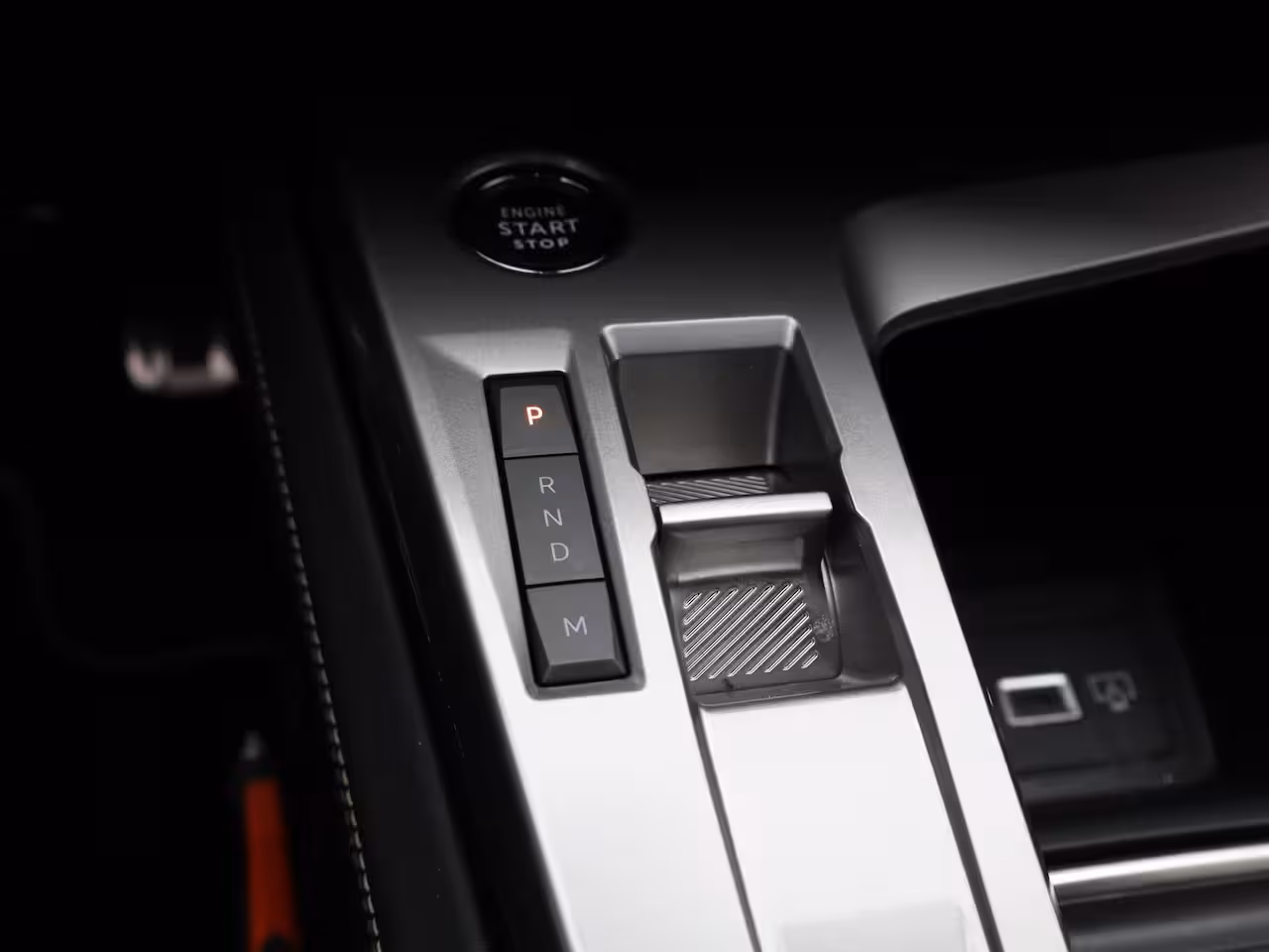 Peugeot 408 GT 1.2 Hybrid 145 e-DCS6 Tot 8 Jaar Garantie | Carplay | Camera 360* | PDC V+A | Stuurverw