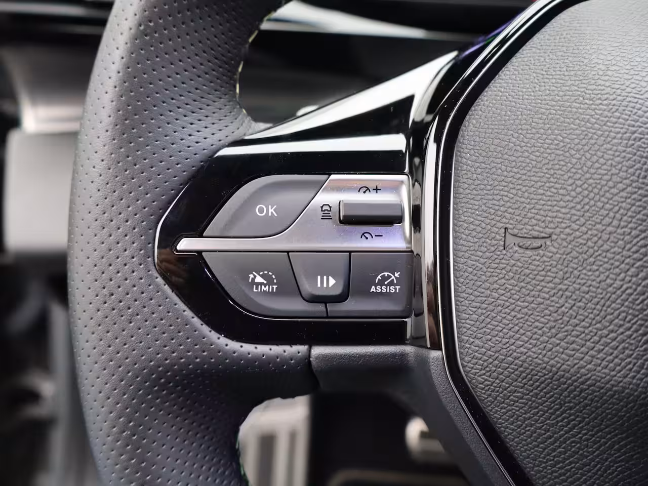 Peugeot 408 GT 1.2 Hybrid 145 e-DCS6 Tot 8 Jaar Garantie | Carplay | Camera 360* | PDC V+A | Stuurverw