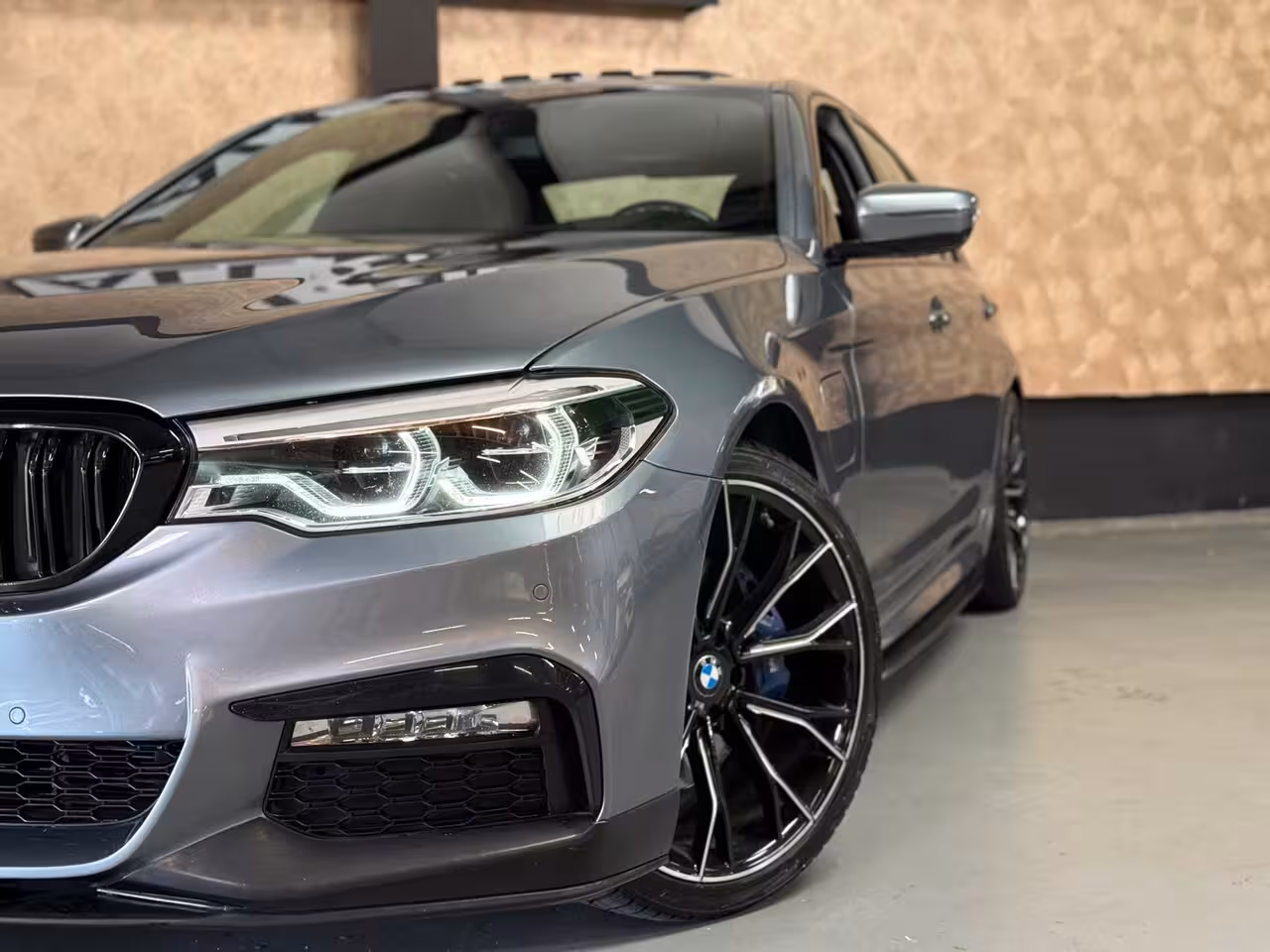 BMW 5-serie 530e iPerformance High Executive | Stoelverwarming/Verkoeling | H&K | HUD | Pano | Camera