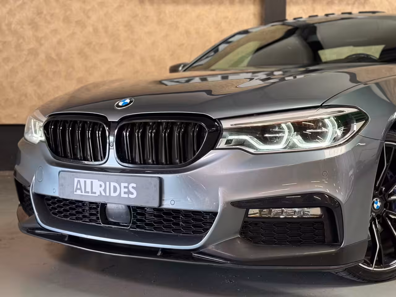BMW 5-serie 530e iPerformance High Executive | Stoelverwarming/Verkoeling | H&K | HUD | Pano | Camera