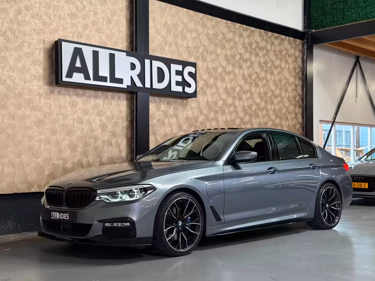 BMW 5-serie 530e iPerformance High Executive | Stoelverwarming/Verkoeling | H&K | HUD | Pano | Camera