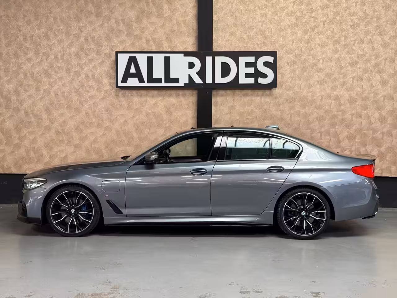 BMW 5-serie 530e iPerformance High Executive | Stoelverwarming/Verkoeling | H&K | HUD | Pano | Camera
