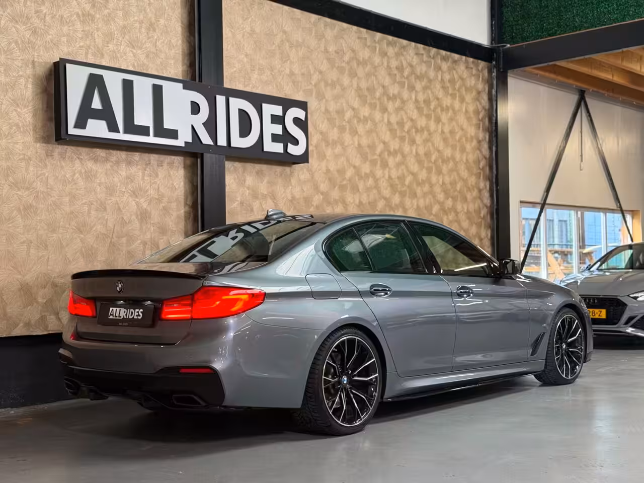 BMW 5-serie 530e iPerformance High Executive | Stoelverwarming/Verkoeling | H&K | HUD | Pano | Camera