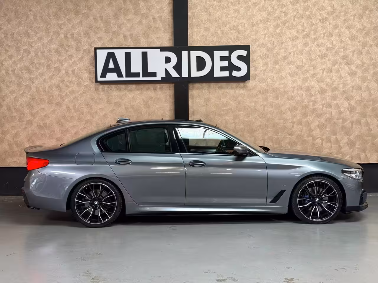 BMW 5-serie 530e iPerformance High Executive | Stoelverwarming/Verkoeling | H&K | HUD | Pano | Camera