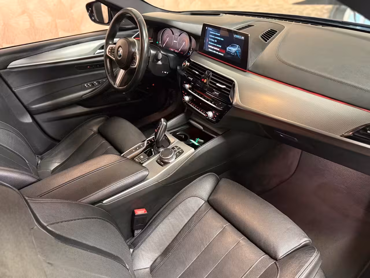 BMW 5-serie 530e iPerformance High Executive | Stoelverwarming/Verkoeling | H&K | HUD | Pano | Camera