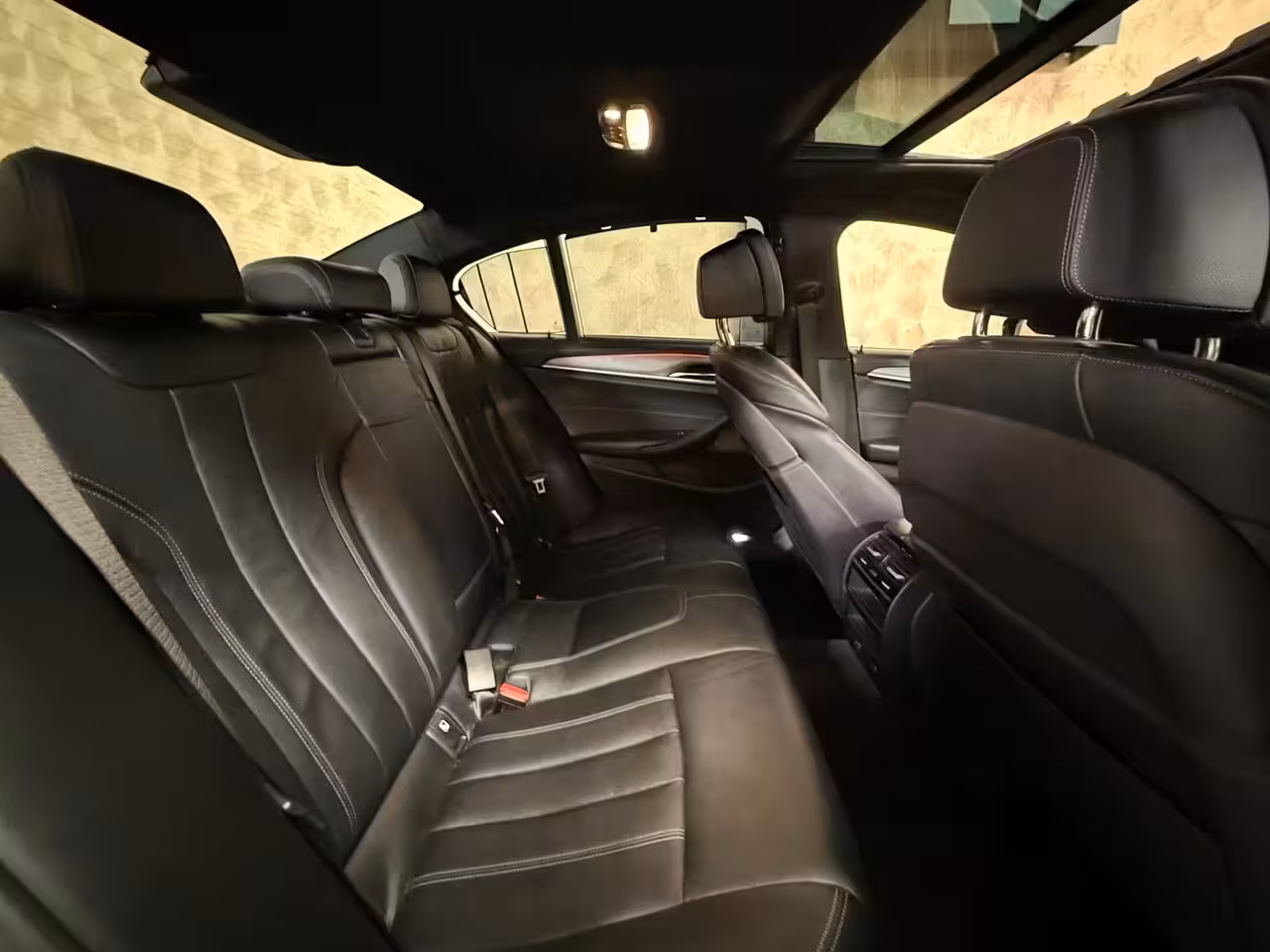 BMW 5-serie 530e iPerformance High Executive | Stoelverwarming/Verkoeling | H&K | HUD | Pano | Camera