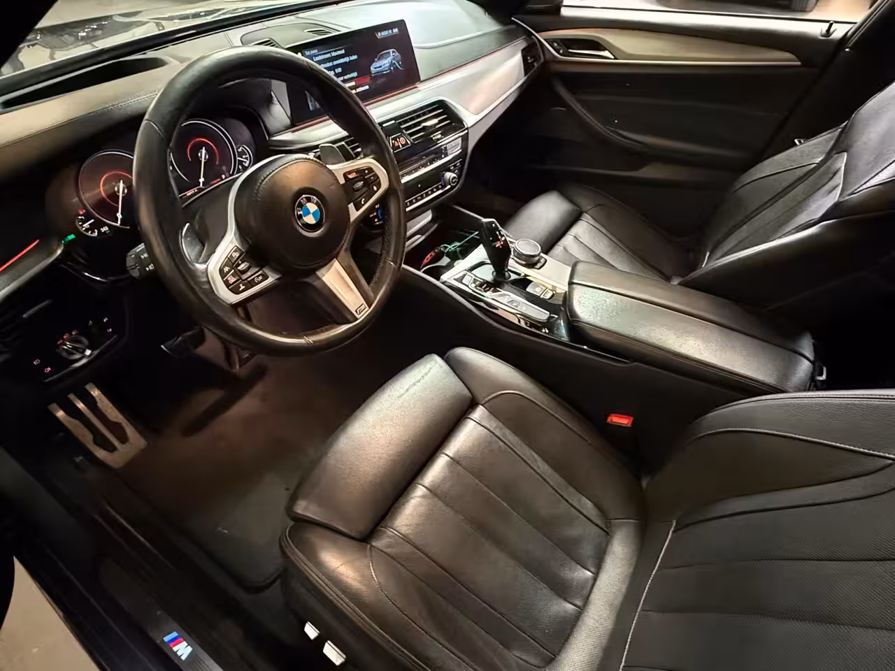 BMW 5-serie 530e iPerformance High Executive | Stoelverwarming/Verkoeling | H&K | HUD | Pano | Camera