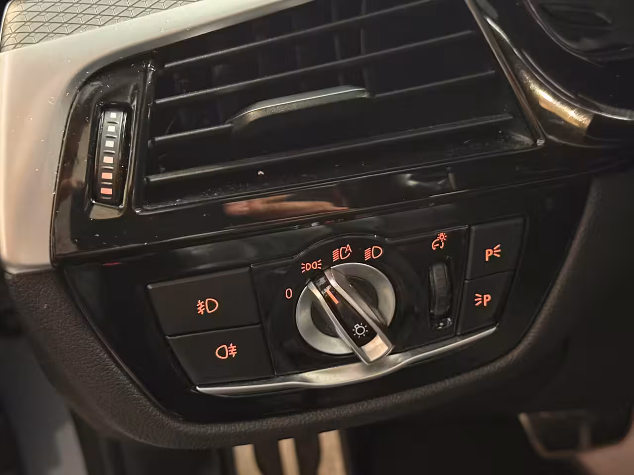 BMW 5-serie 530e iPerformance High Executive | Stoelverwarming/Verkoeling | H&K | HUD | Pano | Camera