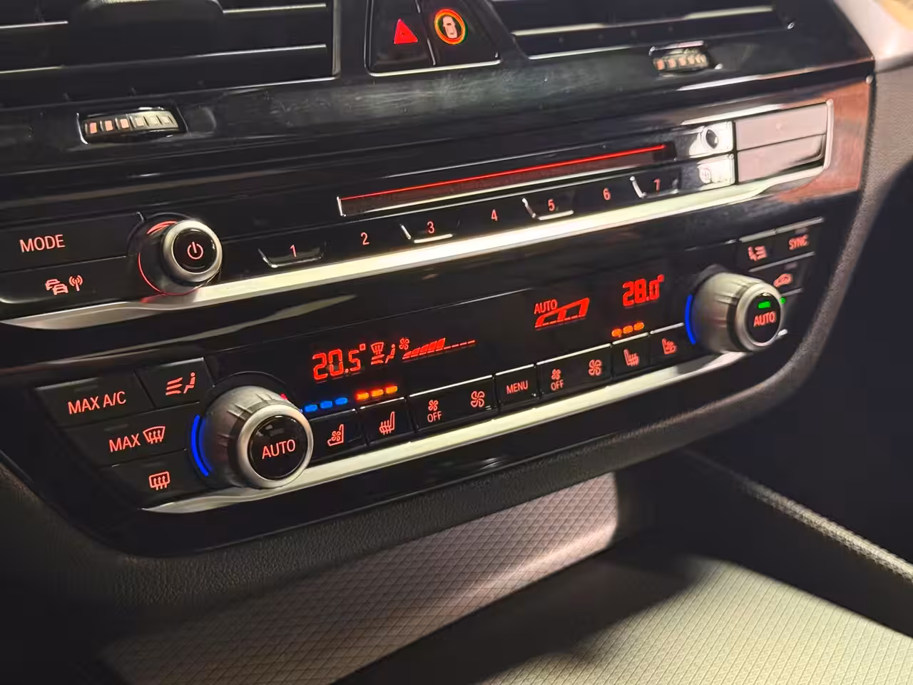 BMW 5-serie 530e iPerformance High Executive | Stoelverwarming/Verkoeling | H&K | HUD | Pano | Camera