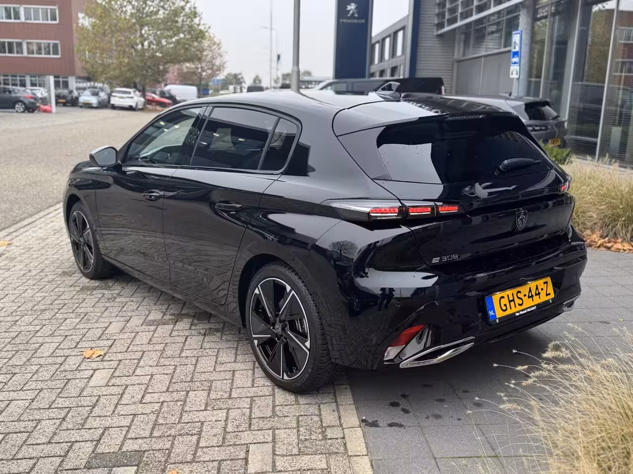 Peugeot E-308 Allure EV 54 kWh l Camera achter | Draadloze Apple Carplay/Android Auto | Stoelverwarming
