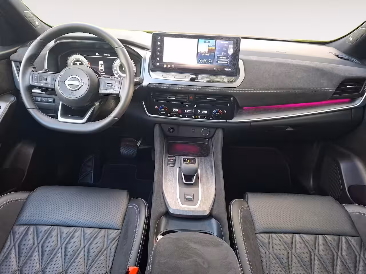 Nissan Qashqai 1.3 MHEV Xtronic Tekna Plus | RONDOM CAMERA | CARPLAY | STOEL, STUUR EN VOORRUITVERWARMING