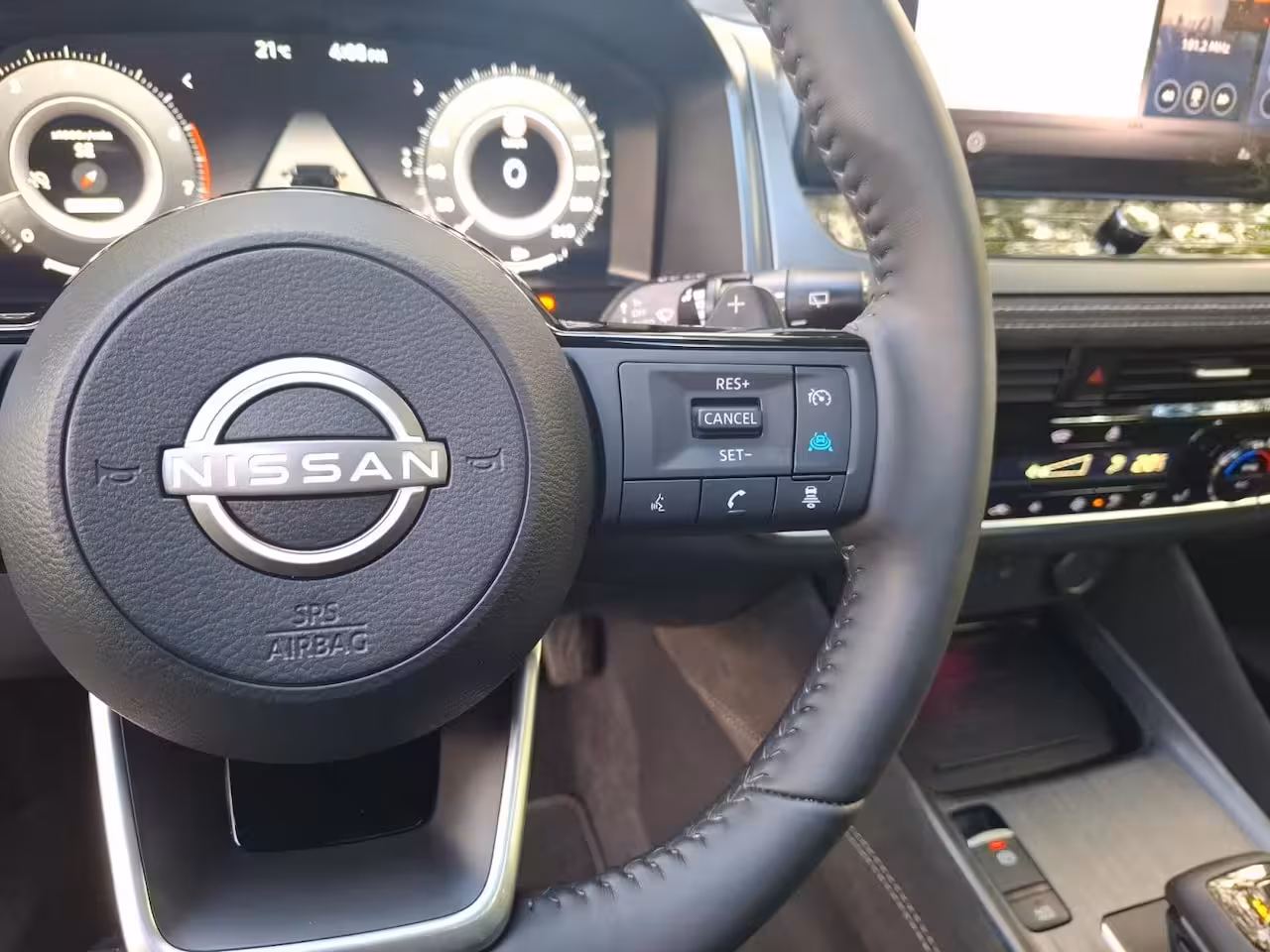 Nissan Qashqai 1.3 MHEV Xtronic Tekna Plus | RONDOM CAMERA | CARPLAY | STOEL, STUUR EN VOORRUITVERWARMING