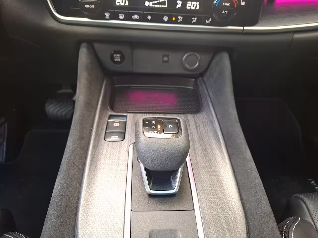 Nissan Qashqai 1.3 MHEV Xtronic Tekna Plus | RONDOM CAMERA | CARPLAY | STOEL, STUUR EN VOORRUITVERWARMING