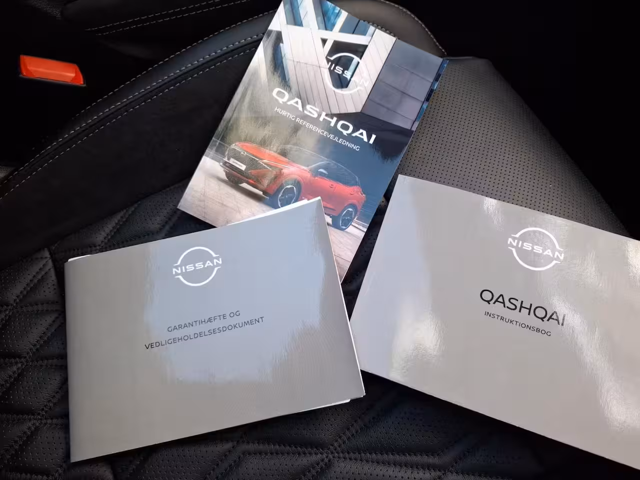 Nissan Qashqai 1.3 MHEV Xtronic Tekna Plus | RONDOM CAMERA | CARPLAY | STOEL, STUUR EN VOORRUITVERWARMING