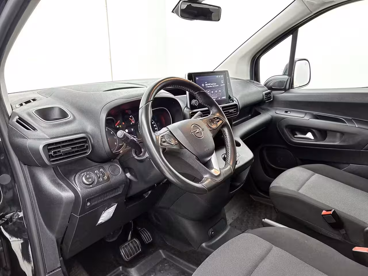 Opel Combo 1.5D L1H1 Innovation | Automaat | Trekhaak | Camera | Navigatie | Lichtmetalen velgen