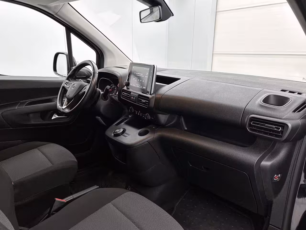Opel Combo 1.5D L1H1 Innovation | Automaat | Trekhaak | Camera | Navigatie | Lichtmetalen velgen