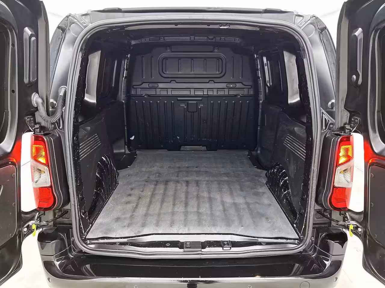 Opel Combo 1.5D L1H1 Innovation | Automaat | Trekhaak | Camera | Navigatie | Lichtmetalen velgen