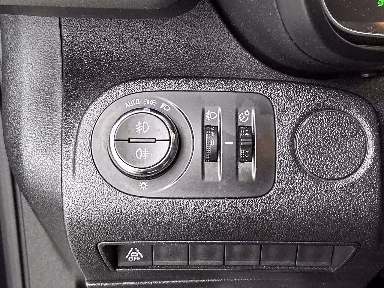 Opel Combo 1.5D L1H1 Innovation | Automaat | Trekhaak | Camera | Navigatie | Lichtmetalen velgen