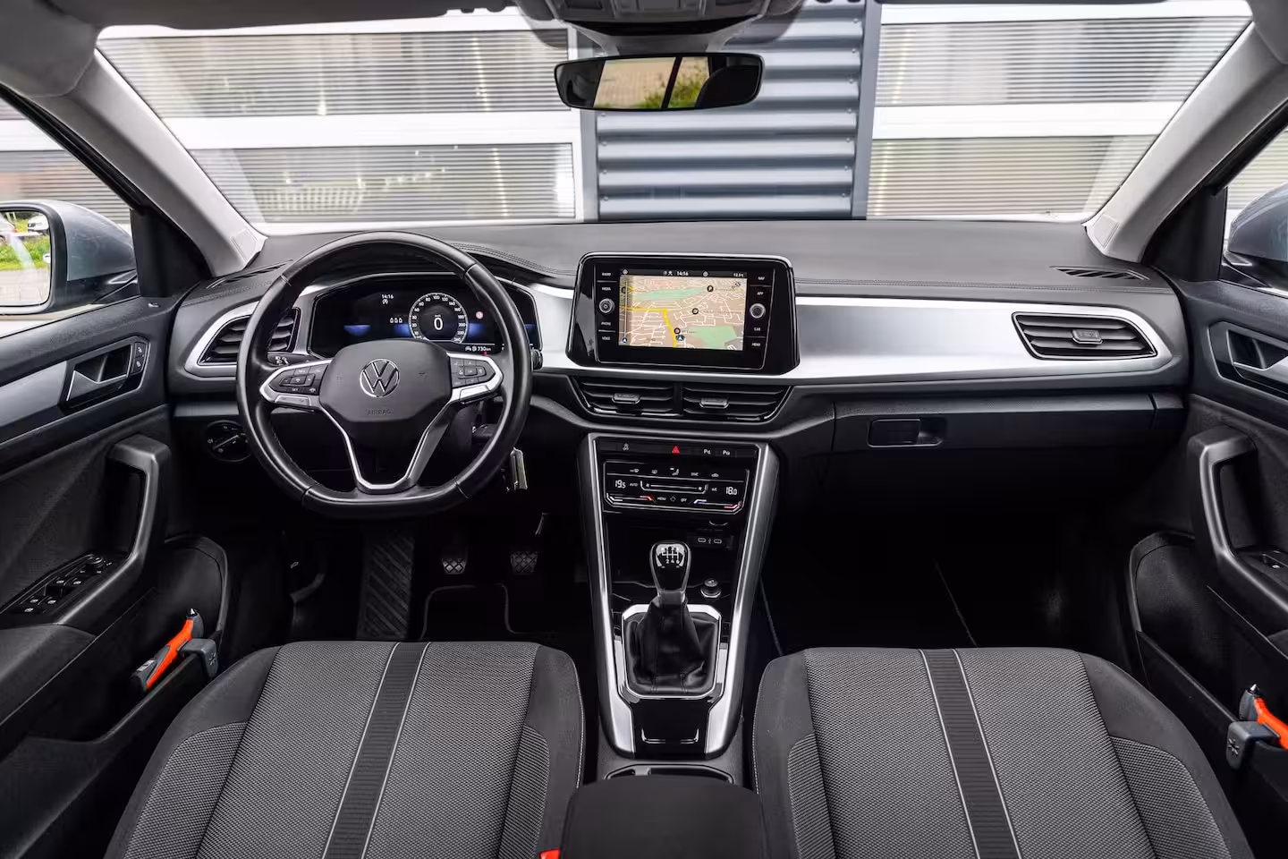 Volkswagen T-Roc 1.0 TSI 110pk Life | Trekhaak | Navigatie | CarPlay/Android Auto | Camera Achter