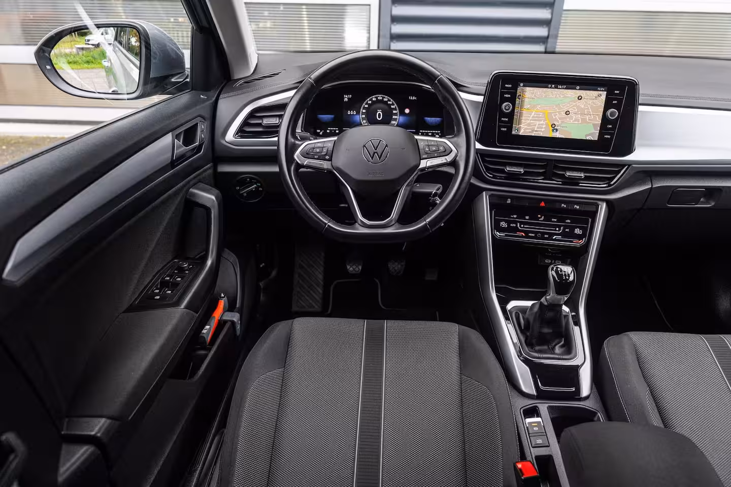 Volkswagen T-Roc 1.0 TSI 110pk Life | Trekhaak | Navigatie | CarPlay/Android Auto | Camera Achter