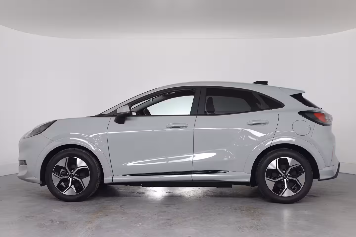 Ford Puma Gen-E Select FWD 47 kWh | Winter Pack | Camera | Elektrische Kofferklep | Navigatie | Draadloze