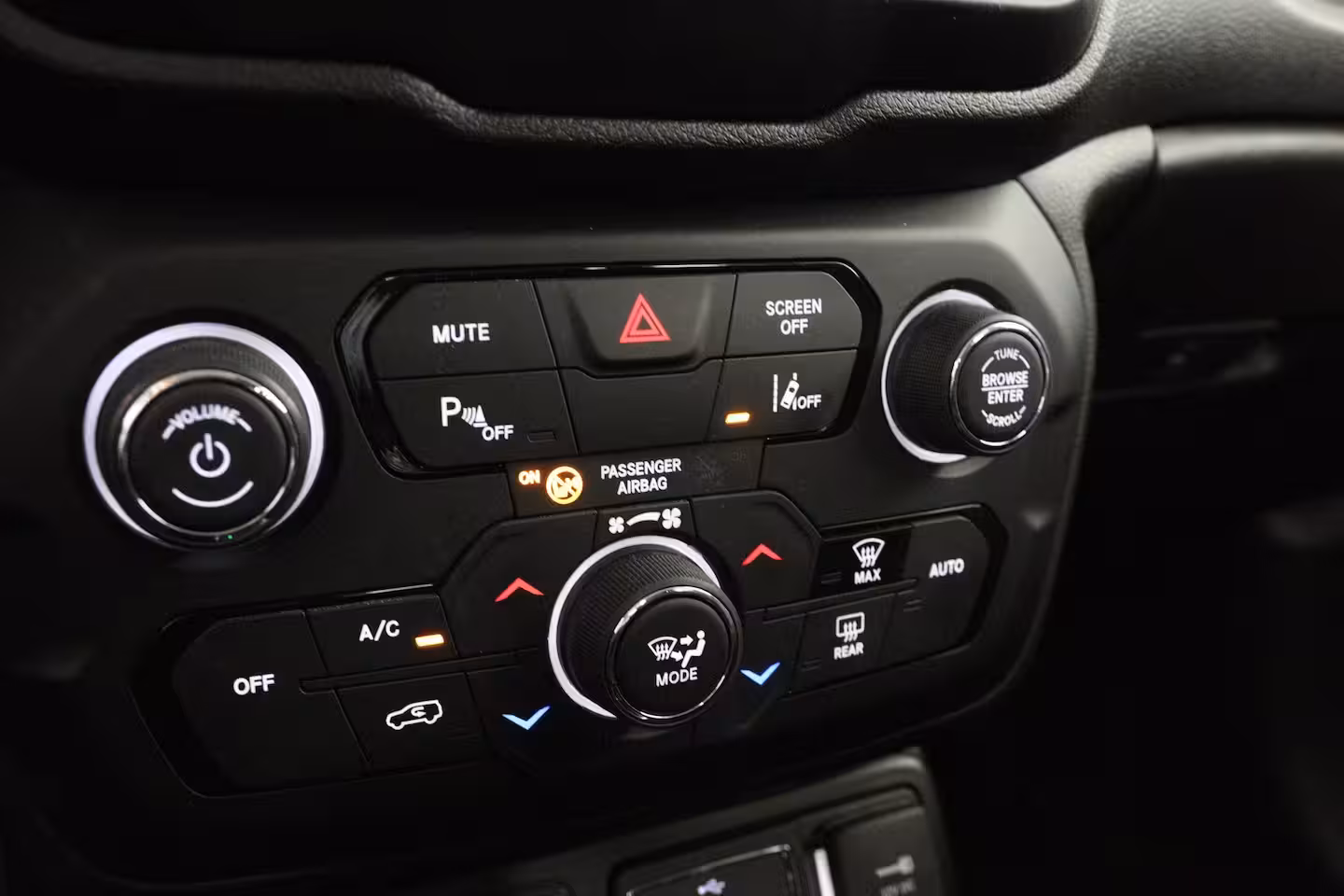 Jeep Renegade 1.3T DDCT Longitude | Automaat | Navi By App | Clima | Cruise Control | DAB | Parkeersenso