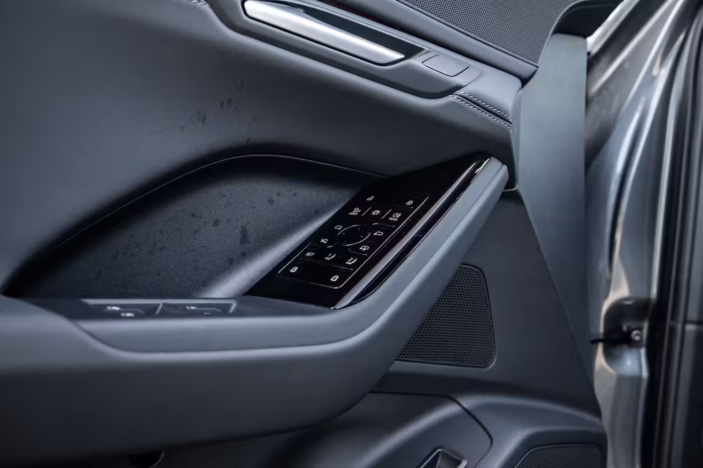 Audi Q6 e-tron S edition performance 100 kWh | Achterstoelen verwarmd | Apple Carplay/Android Auto|telefo