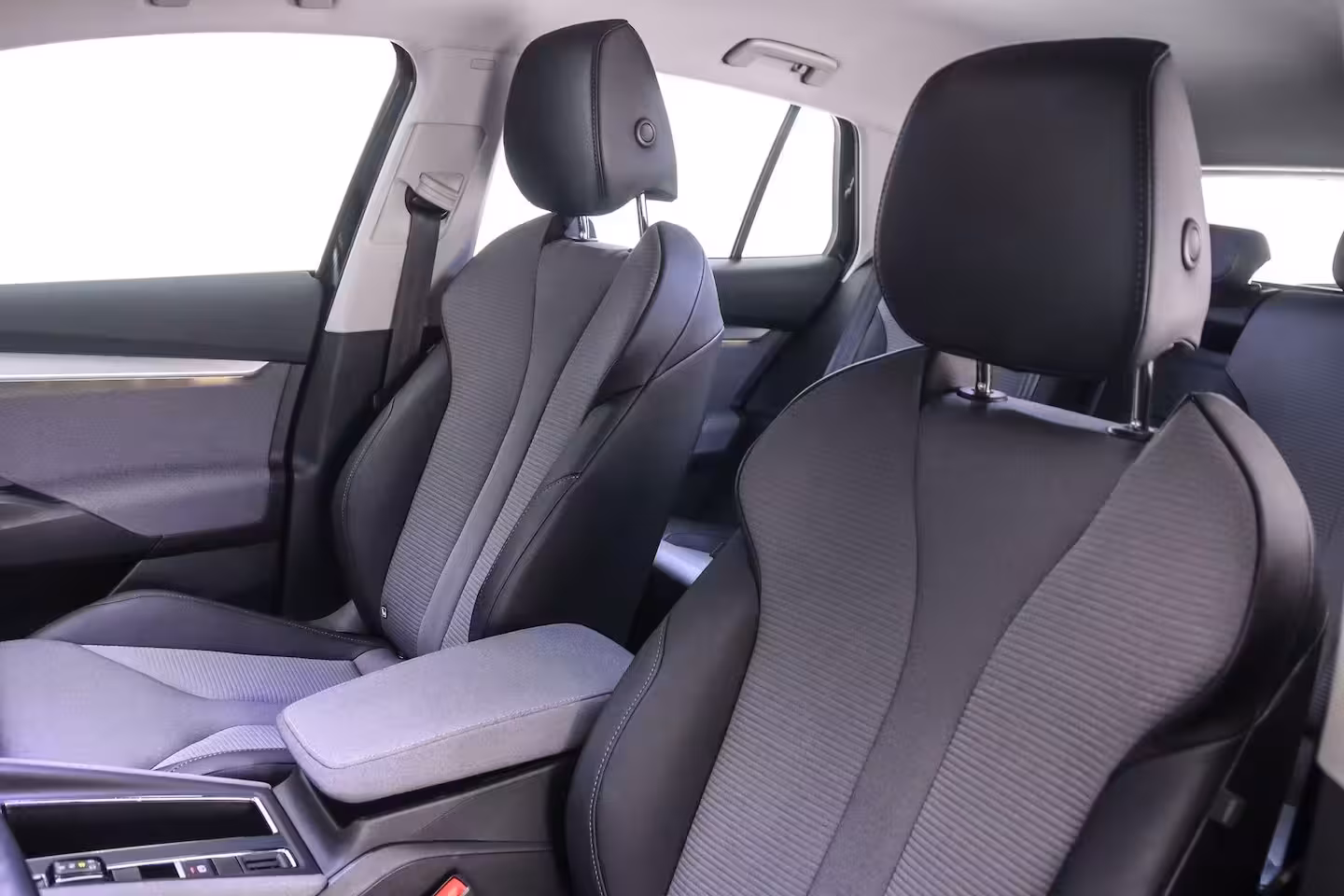 Skoda Enyaq iV 80 204pk Automaat Adaptive cruise control, Navigatie, Achteruitrijcamera, LED koplampen, S