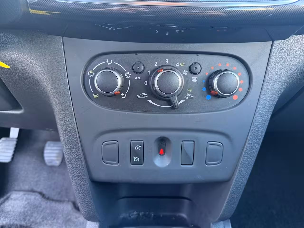 Dacia Logan MCV 0.9 TCe Laureate | 100% onderhouden | Elektr. ramen voor | Airco | Parkeersensor achter |
