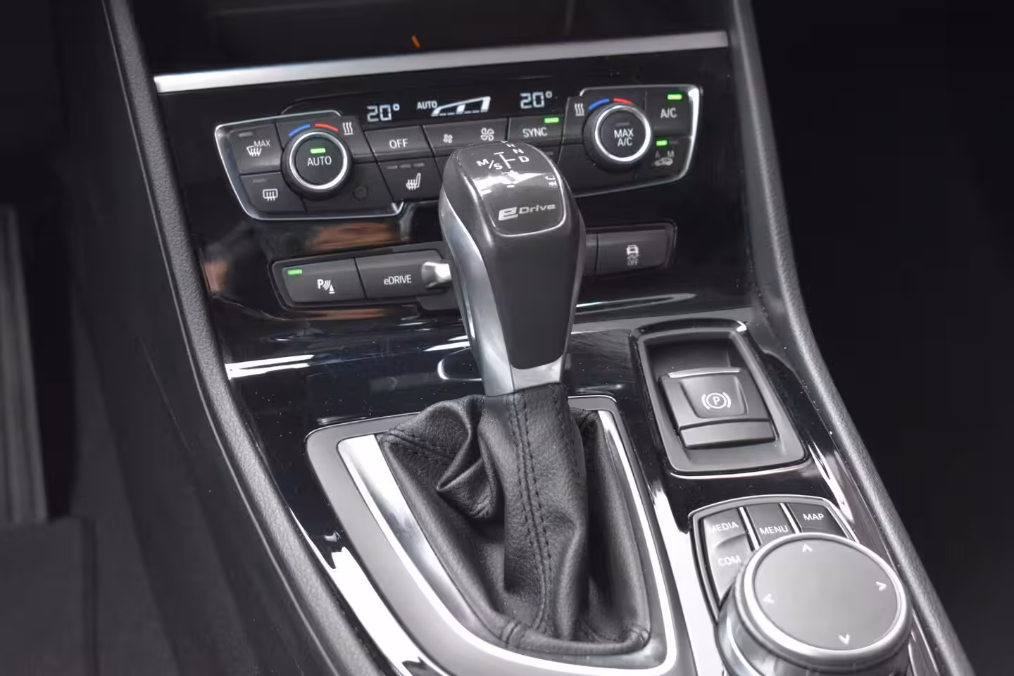 BMW 2-serie Active Tourer 225xe LEDER SPORTSTOELEN NAVIGATIE LMV LED