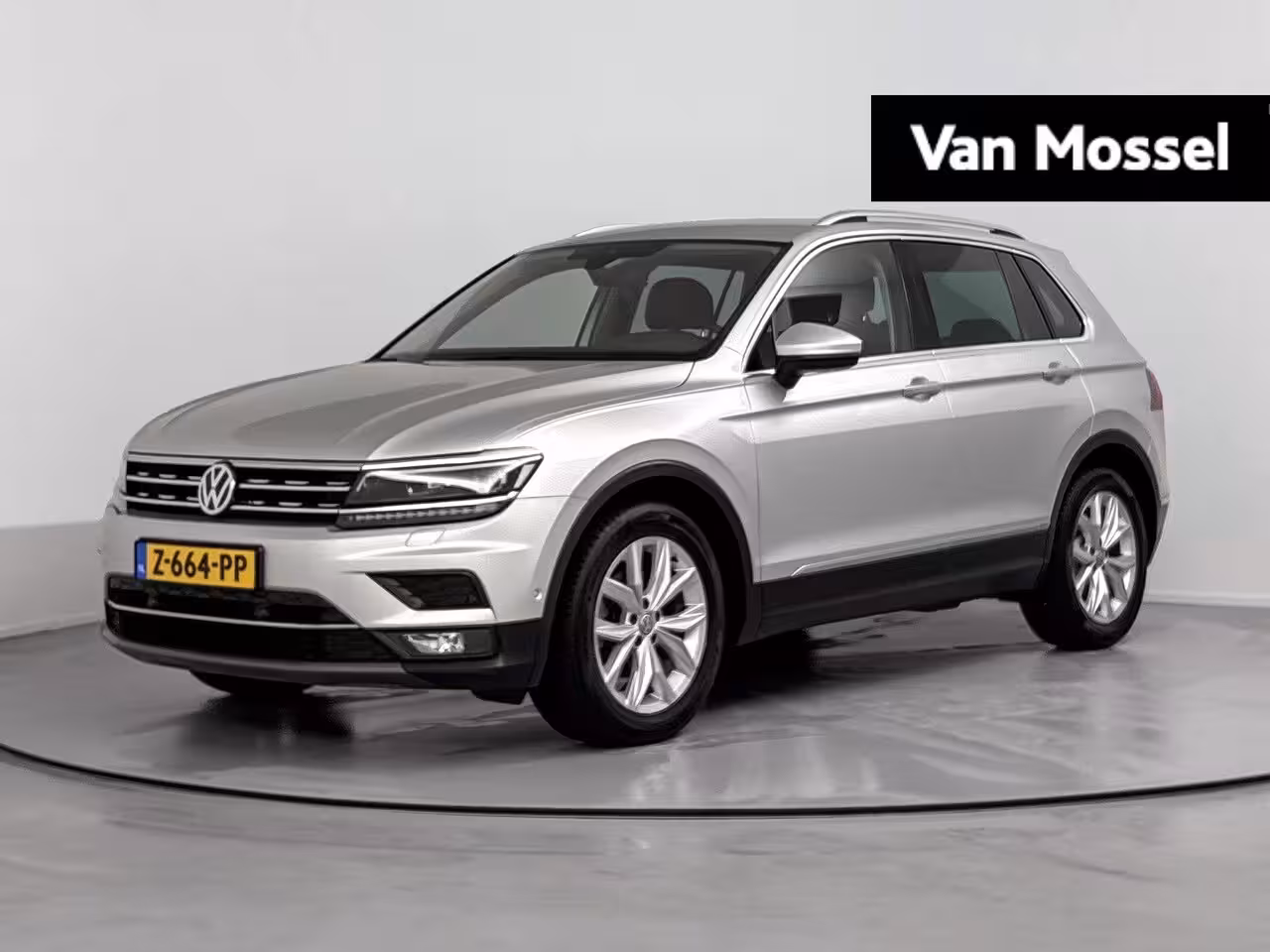 Volkswagen Tiguan 1.5 TSI ACT Highline Business R Achteruitrij Camera | Parkeersensoren Voor + Achter | Adap