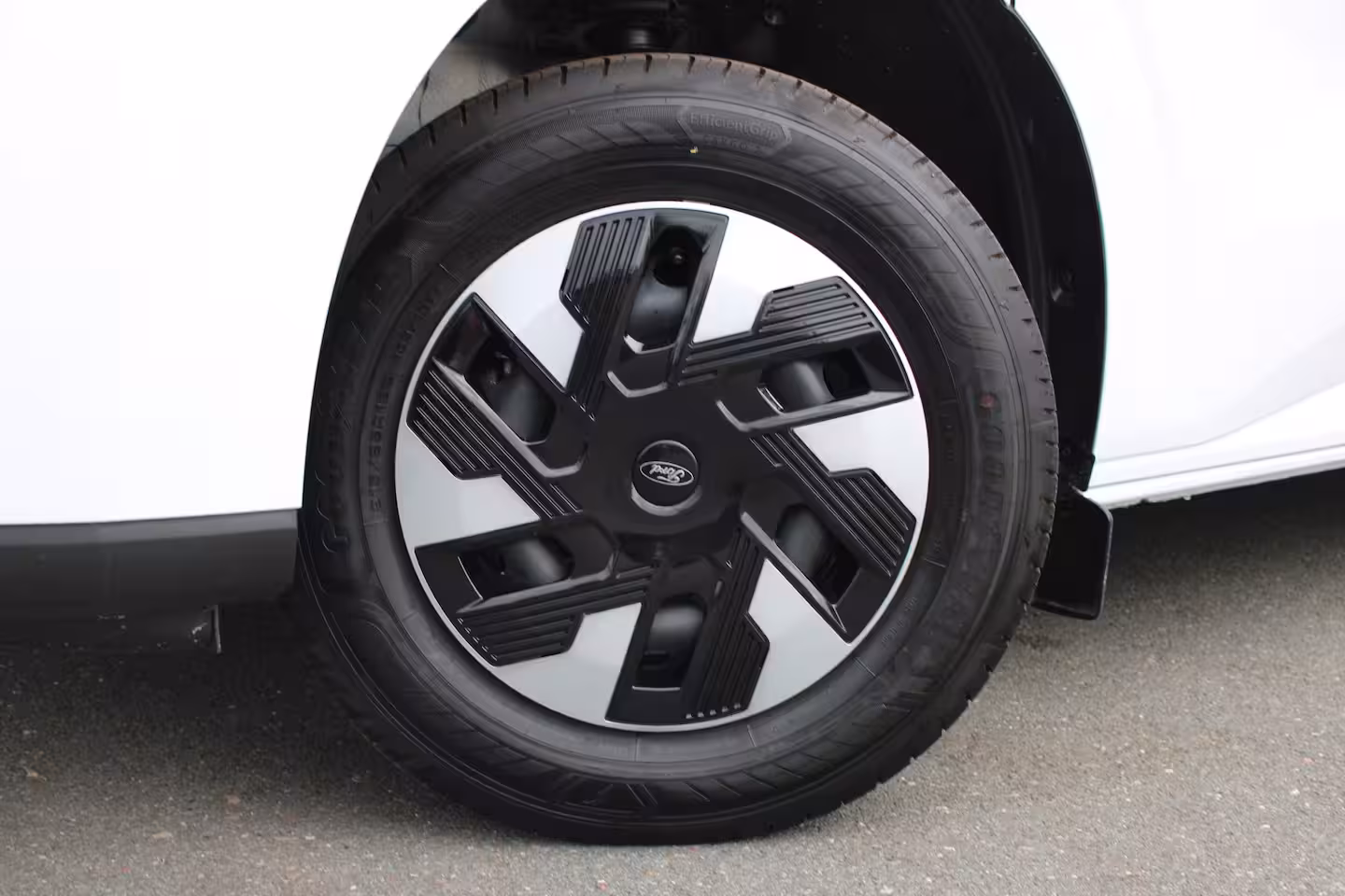 Ford E-Transit Cust. 320 L2H1 Trend 71 kWh DC |LED|CAMERA|
