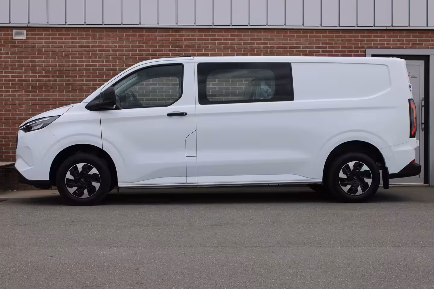 Ford E-Transit Cust. 320 L2H1 Trend 71 kWh DC |LED|CAMERA|
