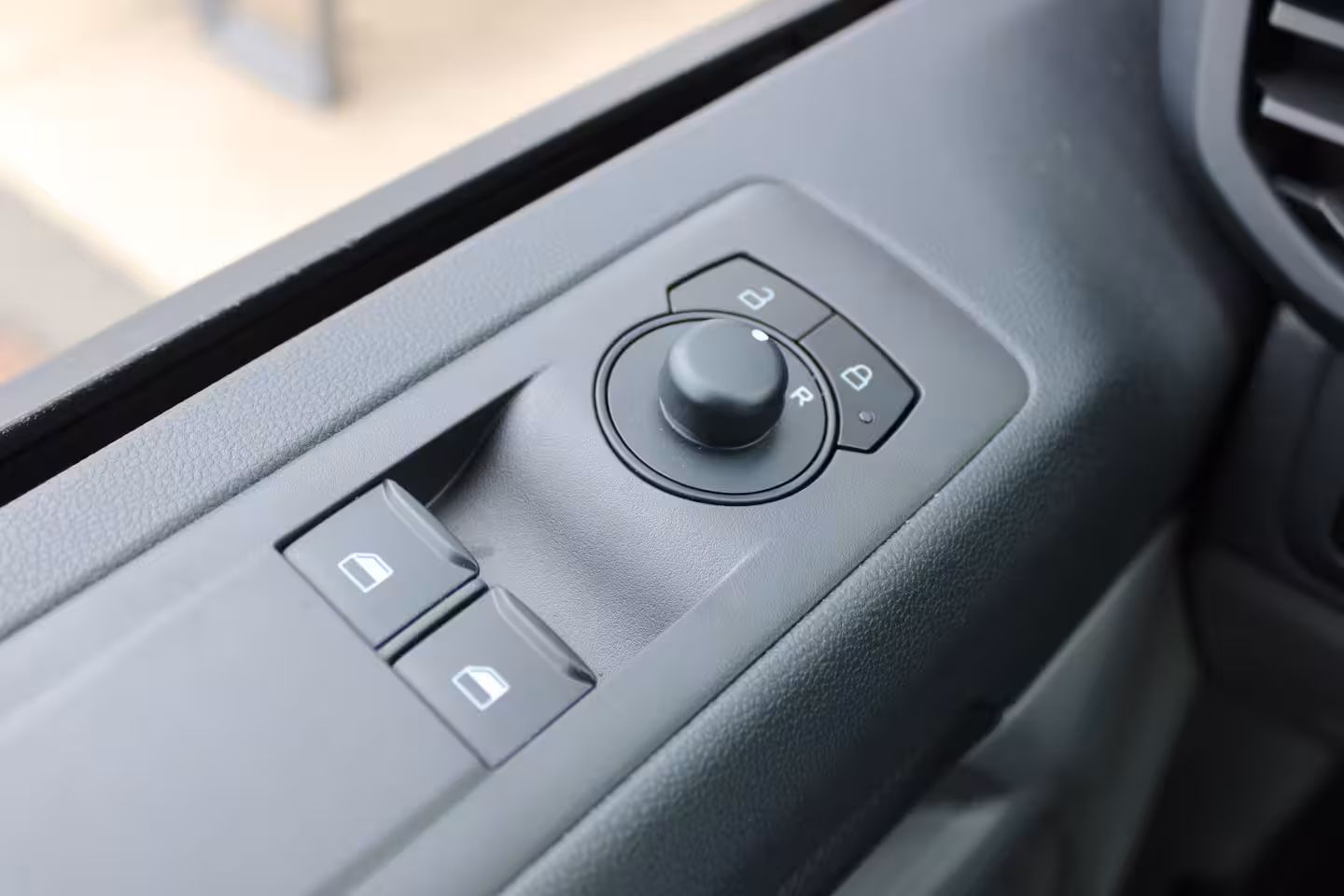 Ford E-Transit Cust. 320 L2H1 Trend 71 kWh DC |LED|CAMERA|
