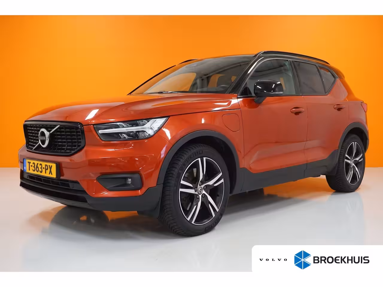 Volvo XC40 1.5 T5 Recharge R-Design Heel compleet | Nieuw Leer | Fusion Red | Trekhaak |